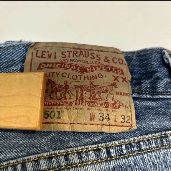 Classic Levi’s 501 Button Fly Jeans Size 34 X 32 - Really great conditon! - Picture 3 of 7